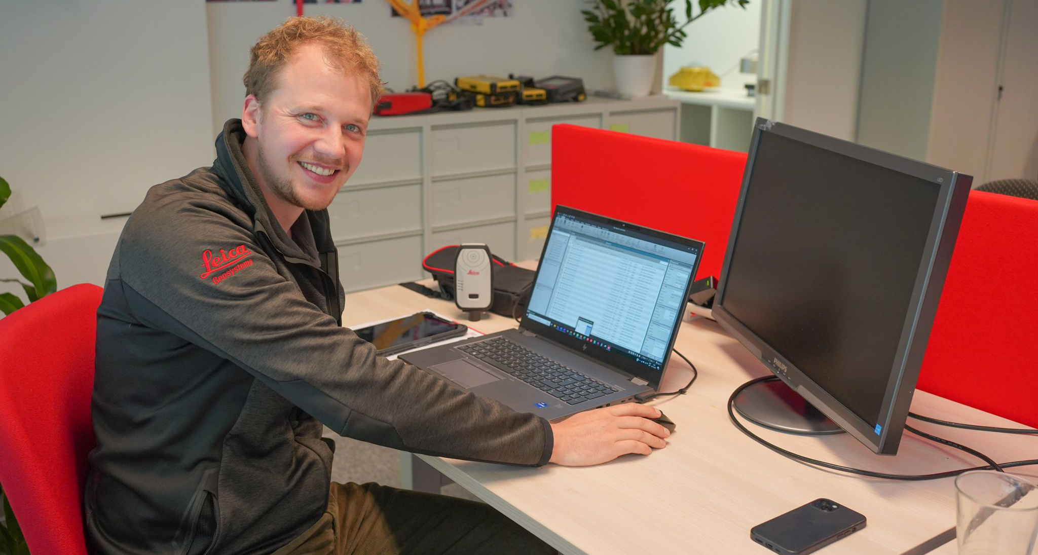 Gregory Gheysen achter bureau